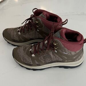 KEEN Women's Brown and Burgundy Athletic Shoes